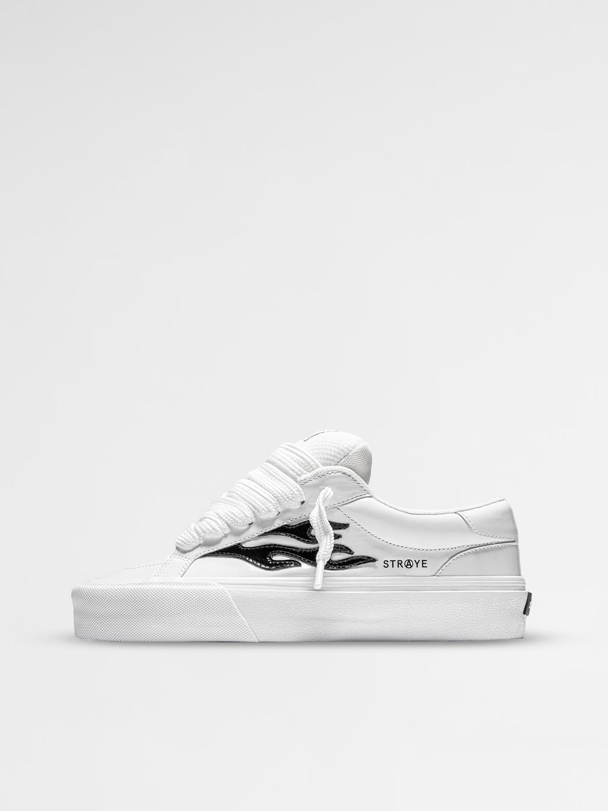 STRAYE Logan Puff - Glossy White