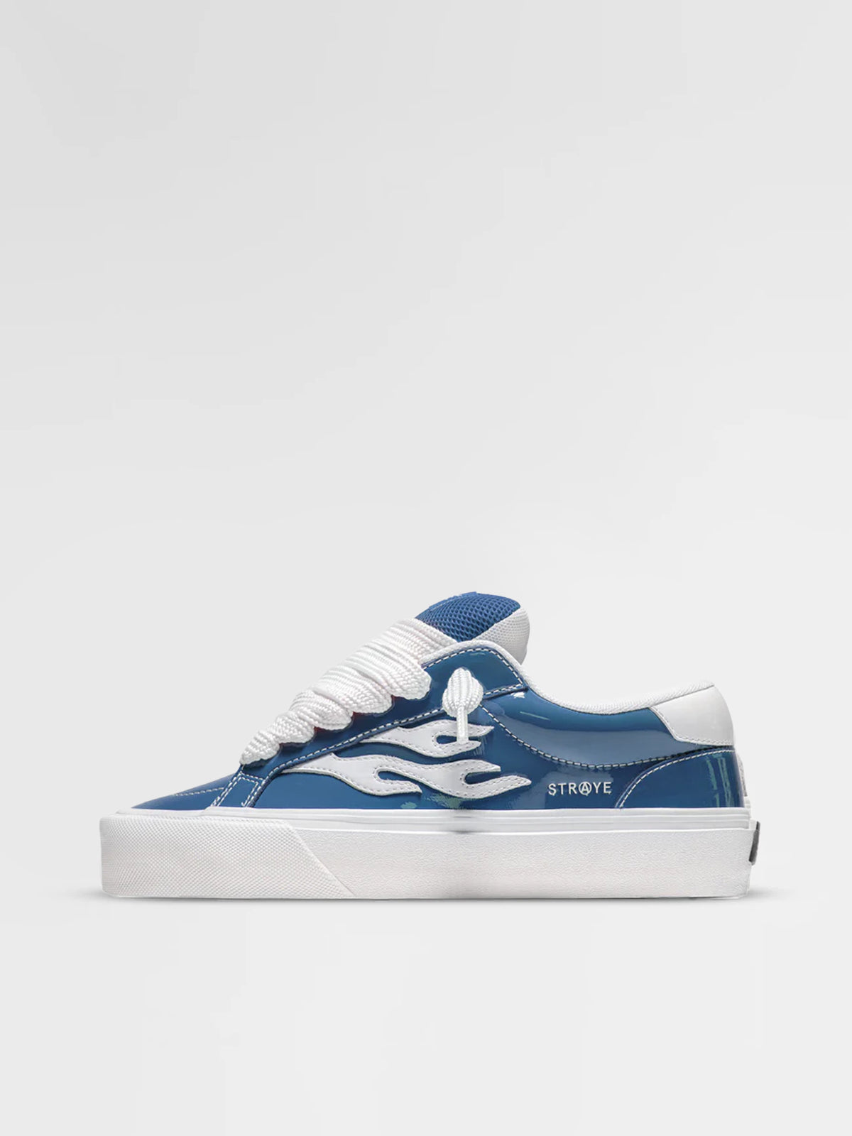 STRAYE Logan Puff - Glossy Blue