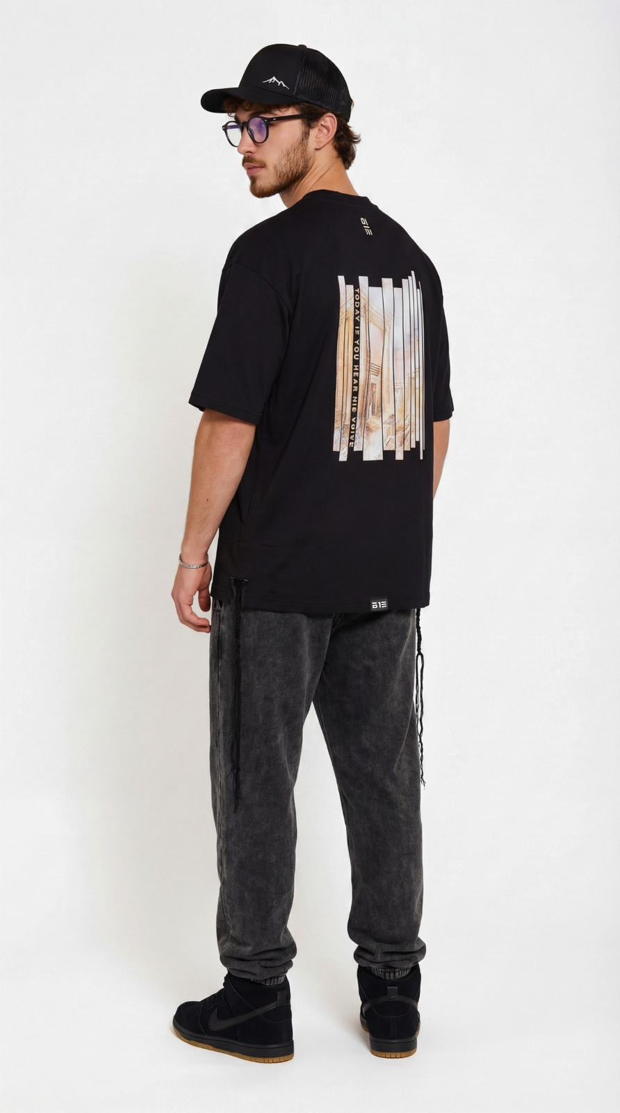 613 - Oversized T-Shirt with Tzitzit