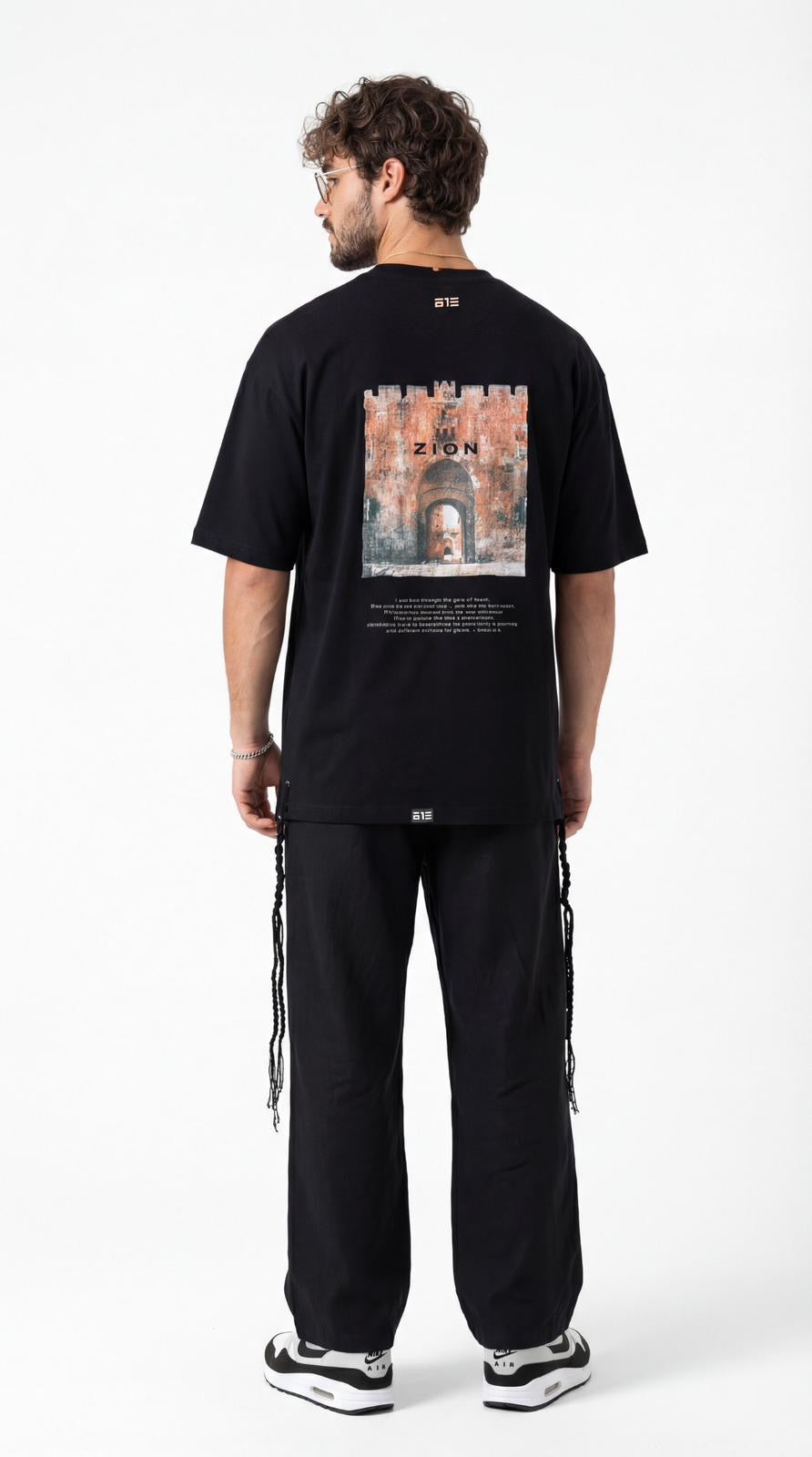 613 - Oversized T-Shirt with Tzitzit