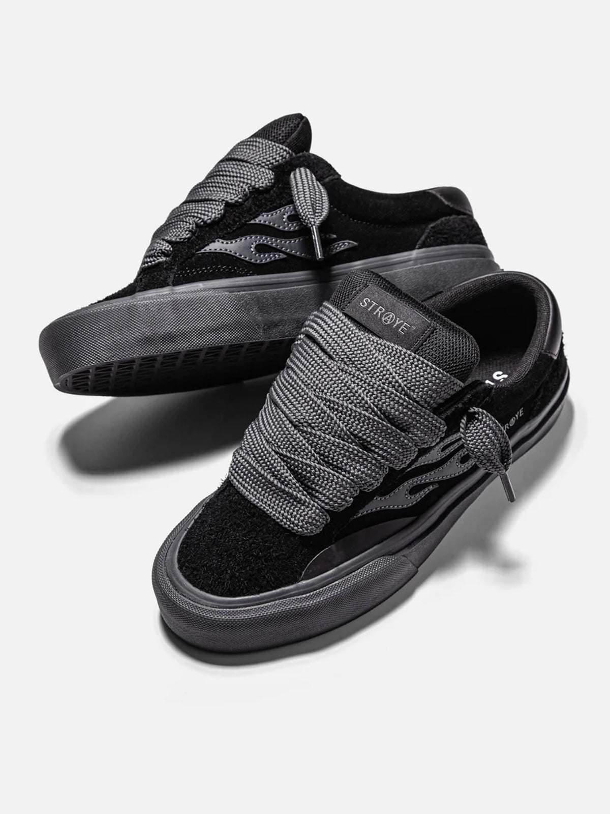 STRAYE Logan Puff - Blackout