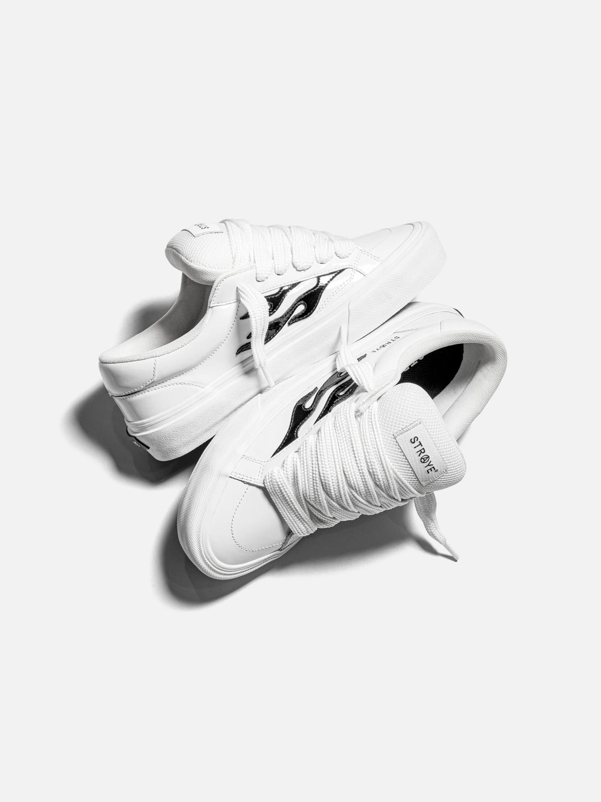 STRAYE Logan Puff - Glossy White