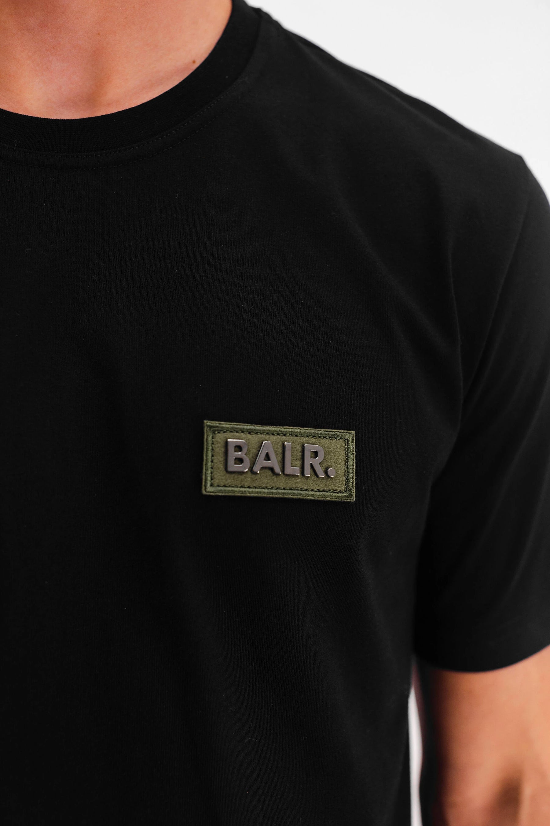 BALR. OLAF STRAIGHT BADGE T-SHIRT JET BLACK