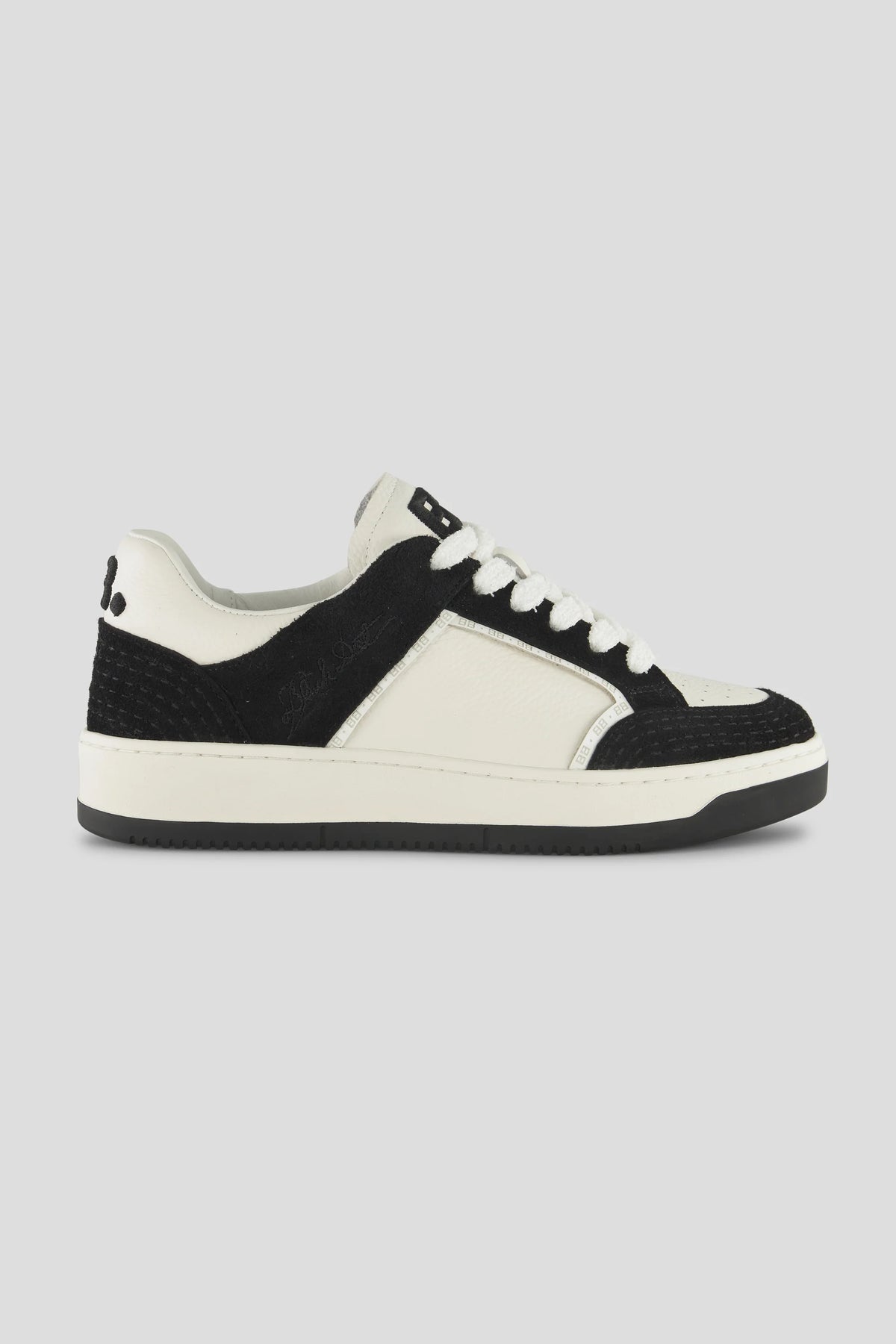 BLACK DOT. SNEAKERS BD classic clean design