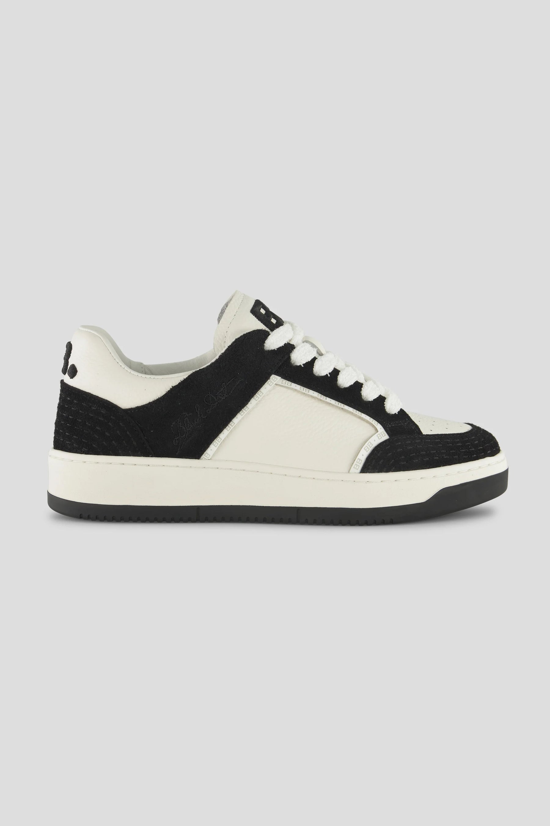 BLACK DOT. SNEAKERS BD classic clean design