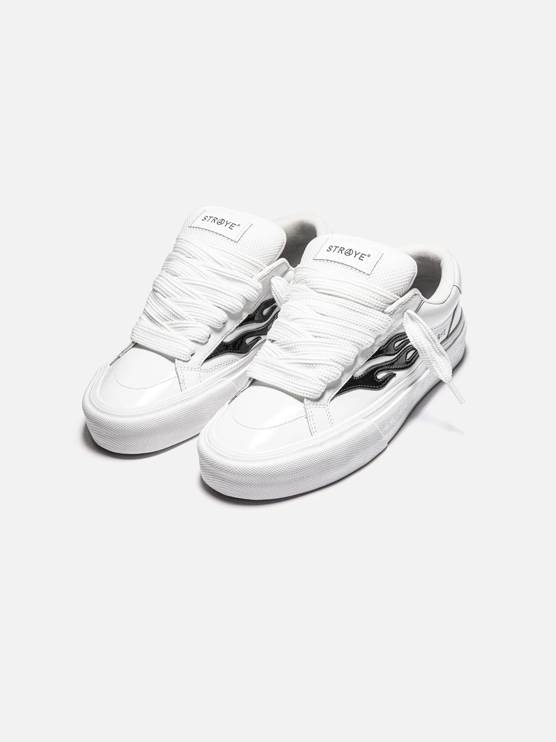 STRAYE Logan Puff - Glossy White