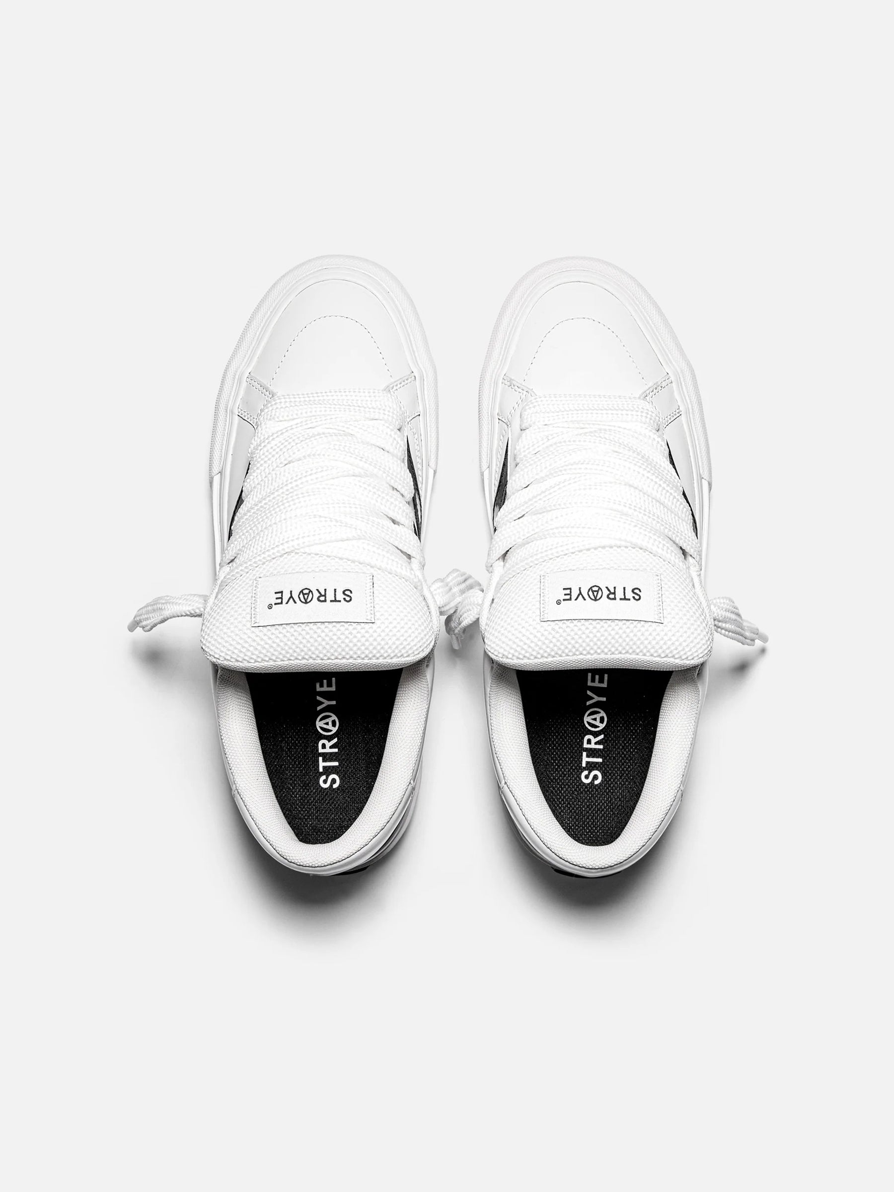 STRAYE Logan Puff - Glossy White