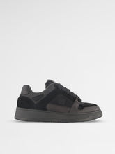 BLACK DOT. Sneakers Street Frame