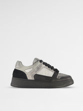 BLACK DOT. Sneakers Street Frame