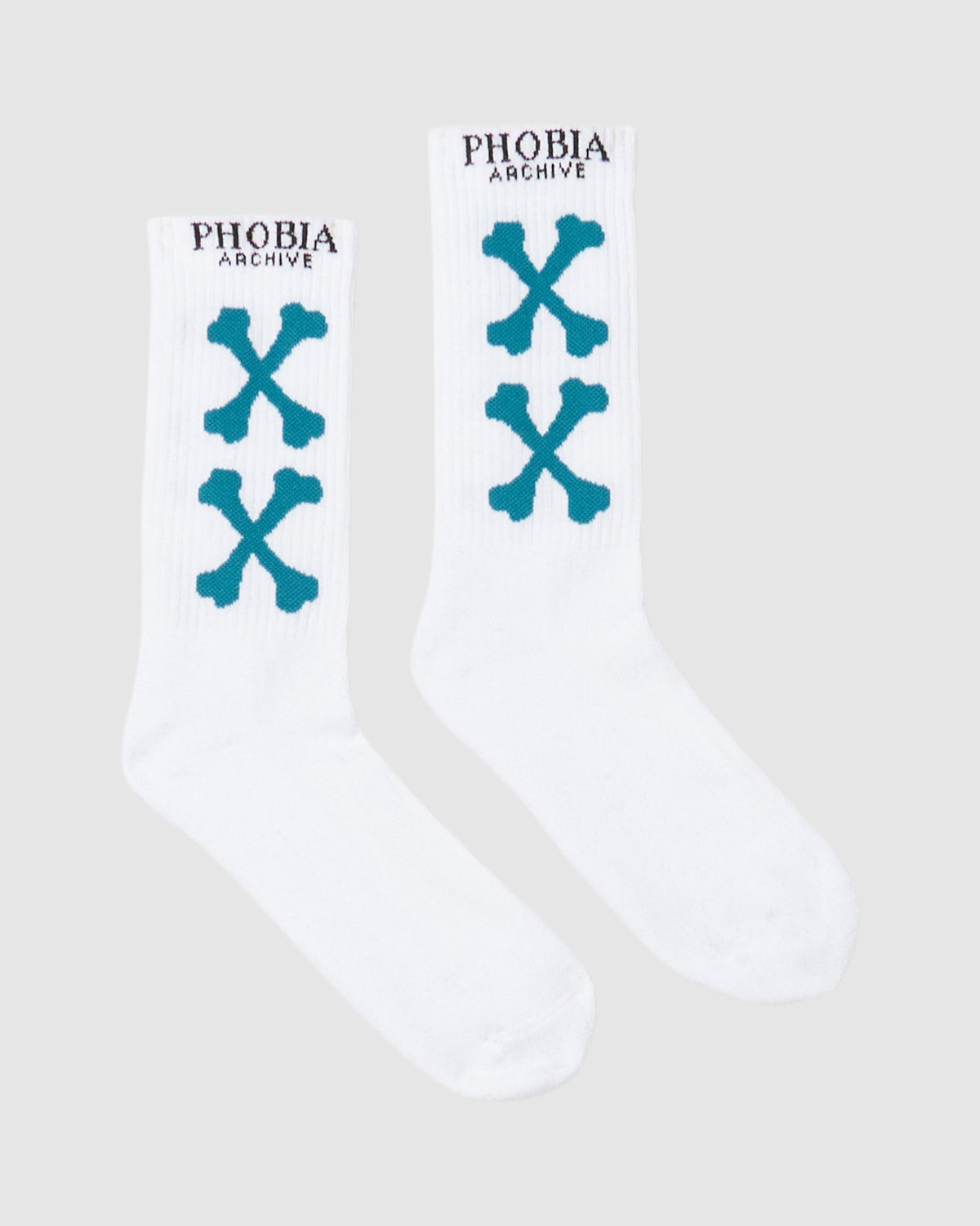 PHOBIA WHITE SOCKS WITH PETROIL CROSSED BONES