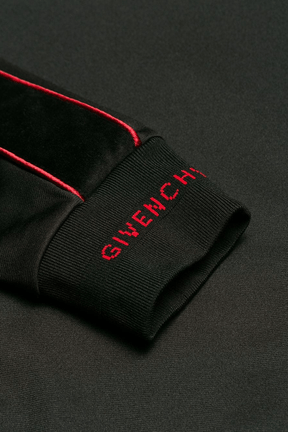 ג׳קט זיפר שחור לוגו אדום Givenchy 