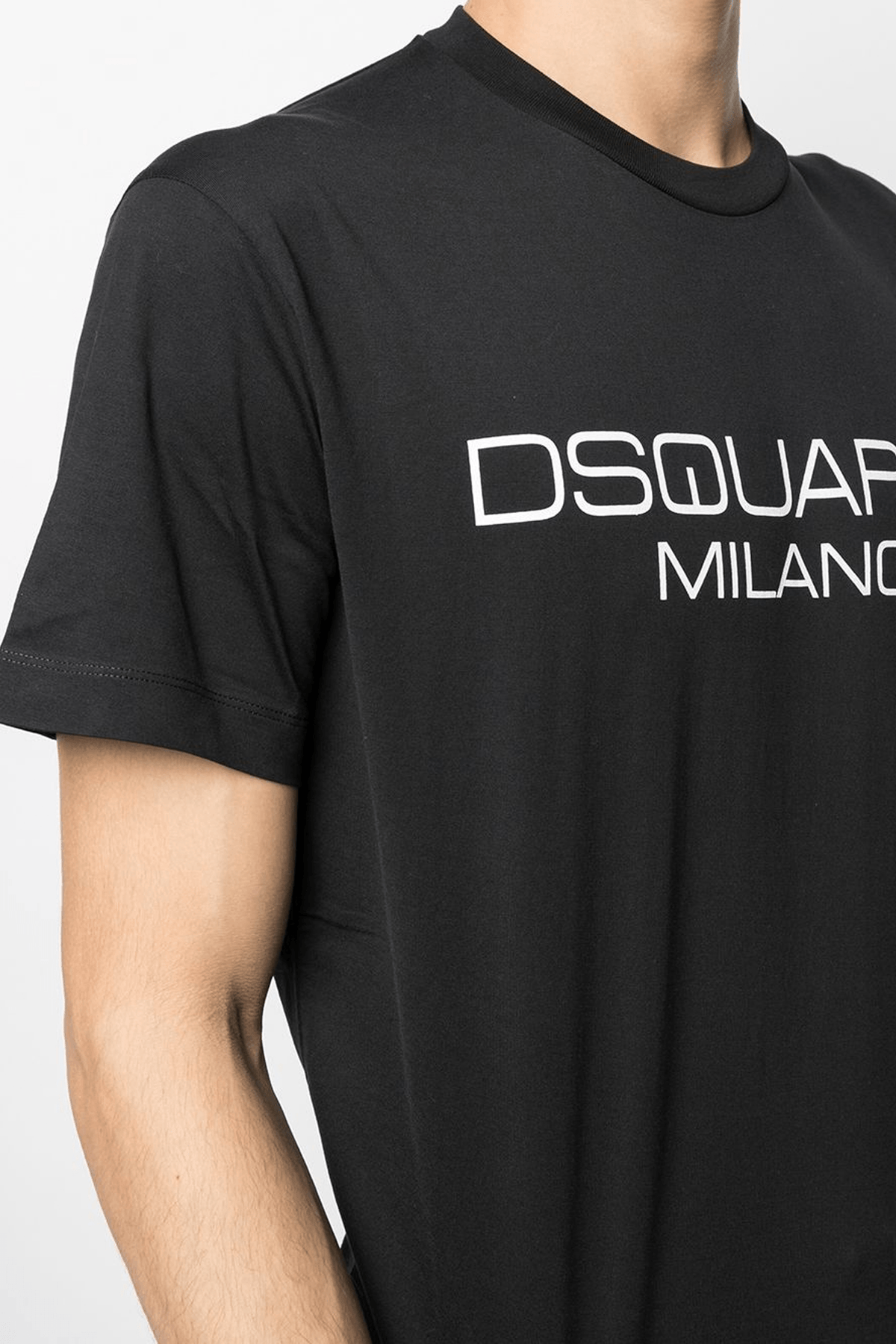 חולצה טי קצרה דיסקוורד שחורה לוגו מילאנו Dsauared2 Milano